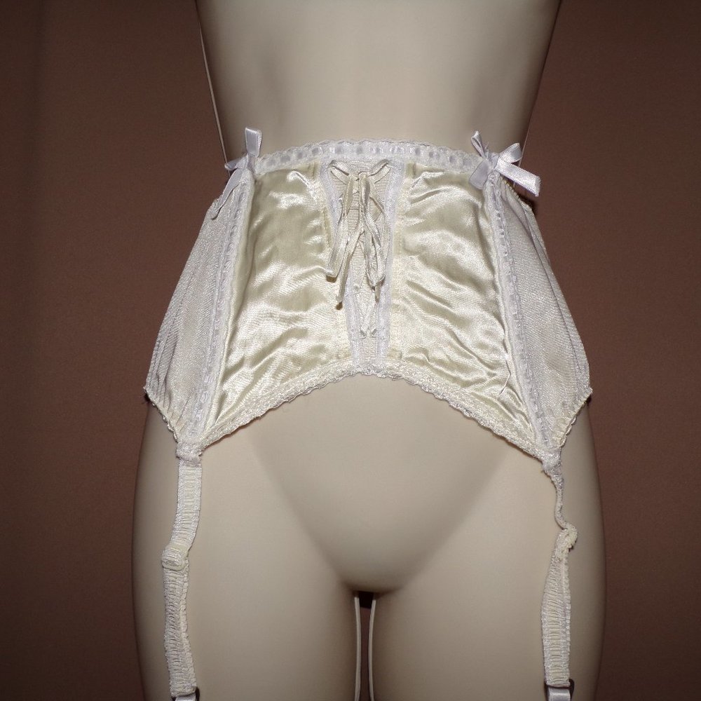 Vintage Escante Satin White Garter Belt Size Medium